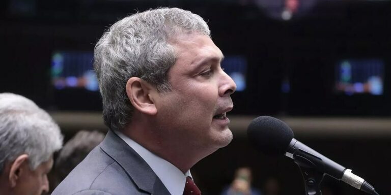 “Datafolha confirma virada do governo Lula”, diz Lindbergh sobre recuperação