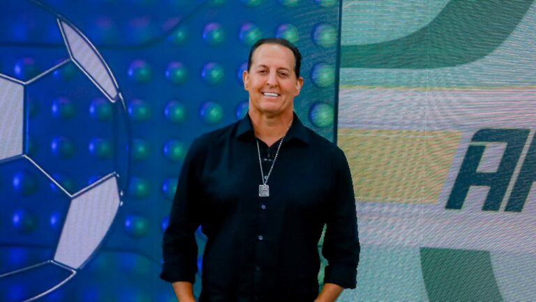 Em busca de audiência, Arena SBT usa tática da Band