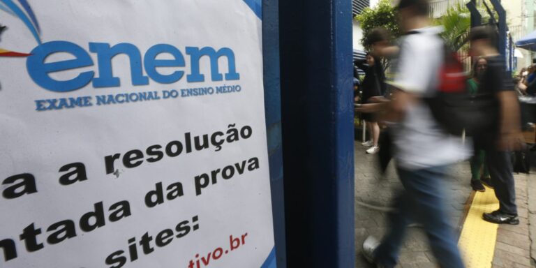 Enem: prazo para isenção de taxa de inscrição termina na