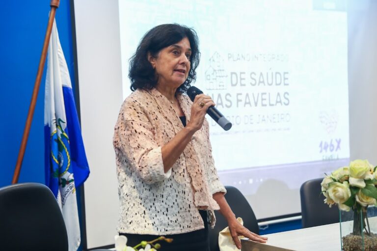Ex-ministra Nísia Trindade é homenageada em evento que marca cinco