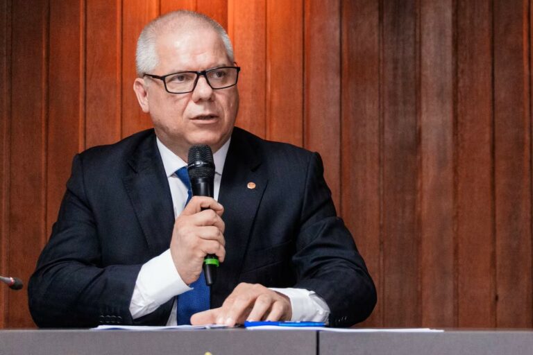 Ex-presidente do INSS liberou descontos em massa à Contag, apesar