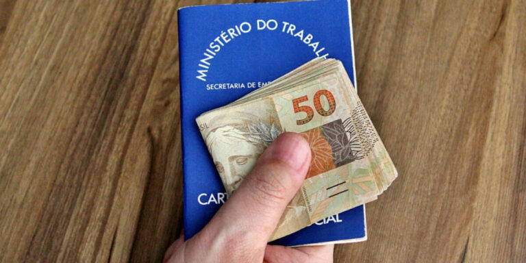 Governo Lula deve prever salário mínimo de R$ 1.627 em
