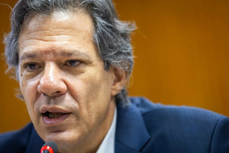 Haddad reforça compromisso com ajuste fiscal e critica instabilidade global