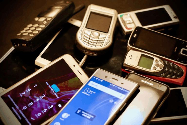 Lembra disso? 5 recursos dos celulares antigos que não existem