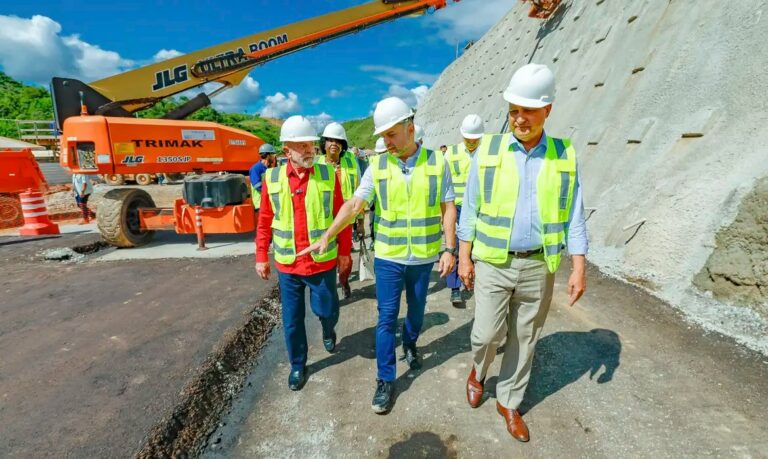 Lula visita obras de duplicação da Via Dutra, no Rio,