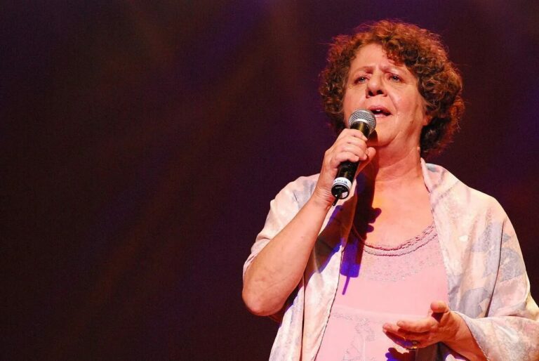 Morre a cantora Cristina Buarque, irmã de Chico Buarque