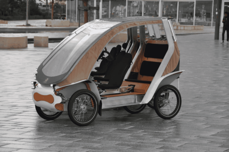 Nem carro, nem moto: esse quadriciclo entrega um pouco dos
