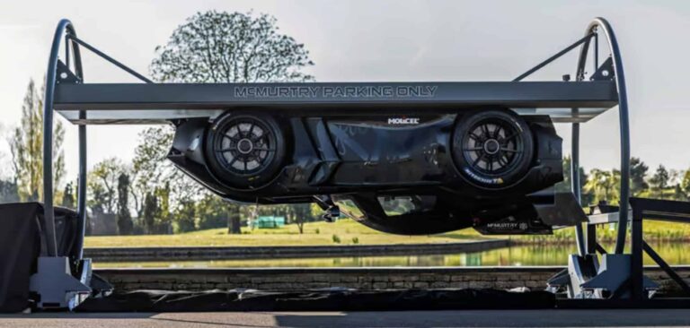 Parece filme! Supercarro elétrico da McMurtry desafia a gravidade e