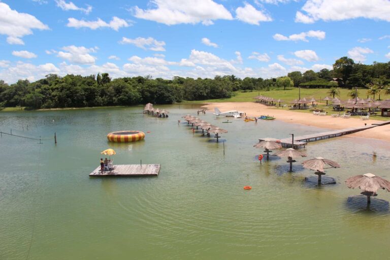 Ponto turístico brasileiro sofre com ataque de peixes