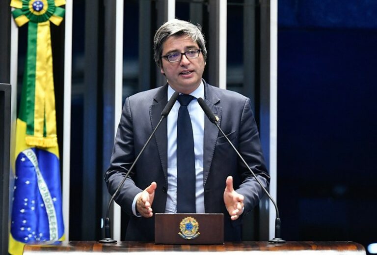 Portinho pede vista e adia votação de PEC que extingue