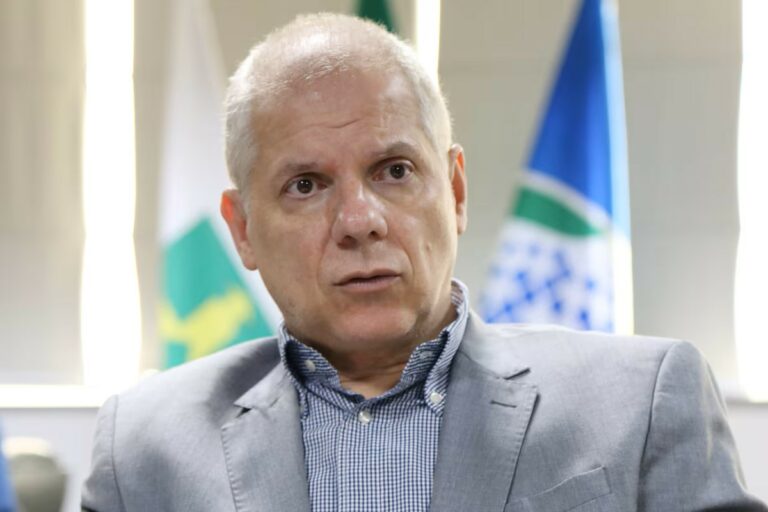 Presidente afastado do INSS assinou norma que isentava o órgão