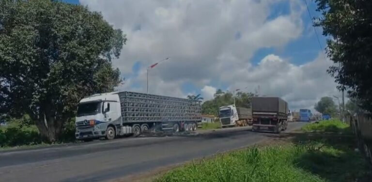 Trecho da BR-135, no município de Santa Rita, é totalmente
