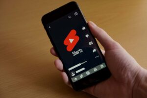 Viciado em vídeos curtos? YouTube quer te ajudar