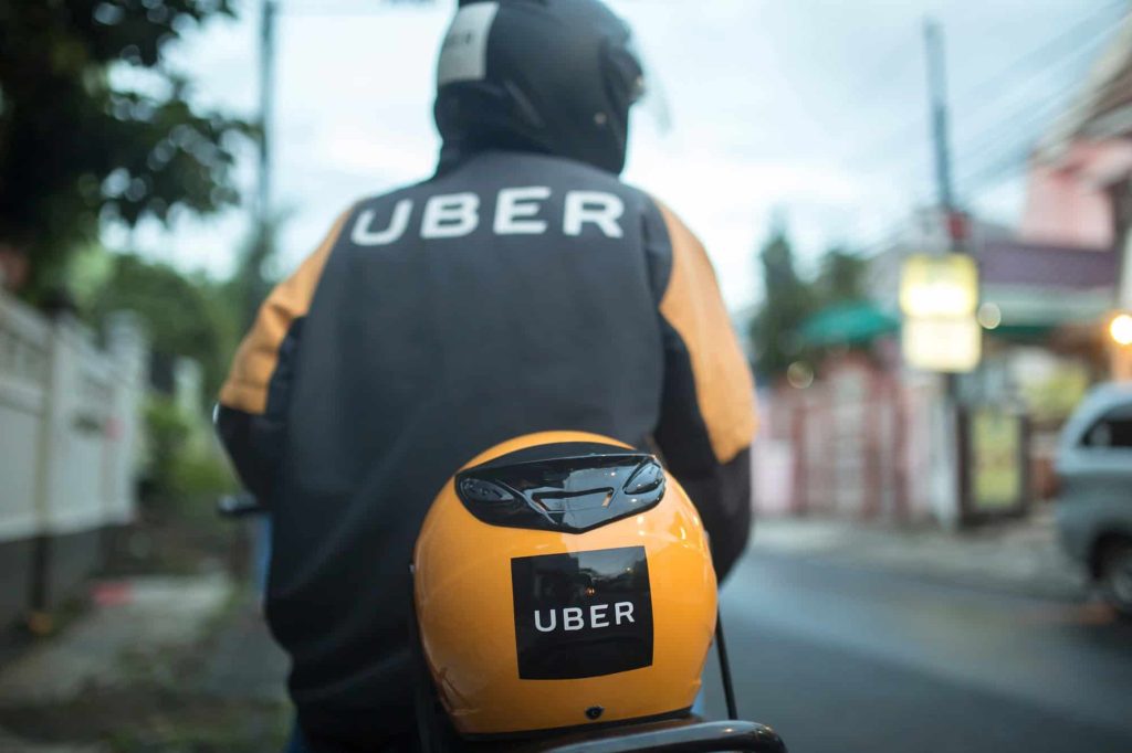 99Moto e Uber Moto: SP proíbe transporte por moto via