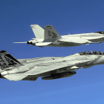 Aeronaves militares dos EUA afundam no Mar Vermelho em sequência