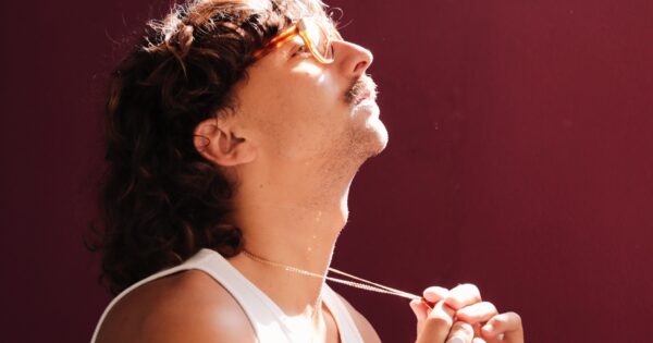 Álbum de estreia de Filipe Karlsson, “Lá Vem o Sol”,
