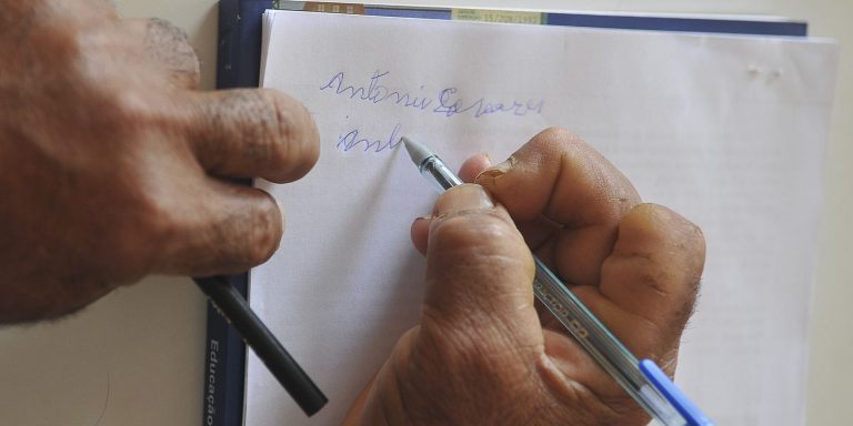 Analfabetismo de pessoas com deficiência é quatro vezes maior no
