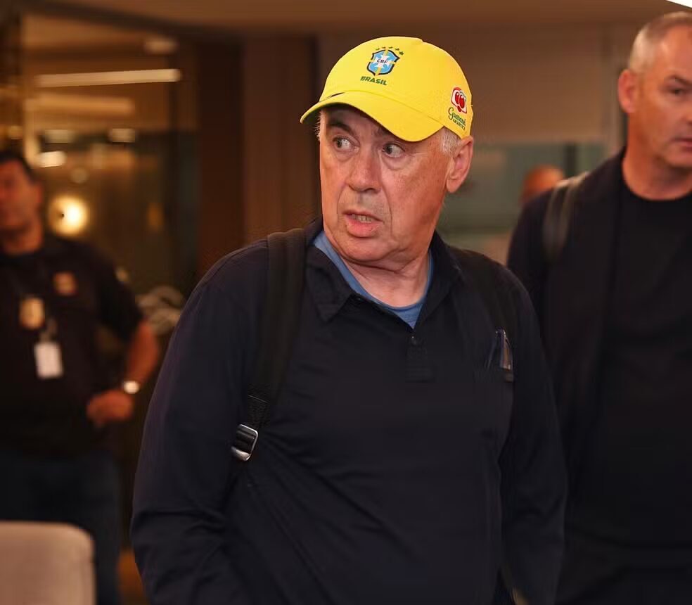 Ancelotti desembarca no Rio e será apresentado nesta segunda à