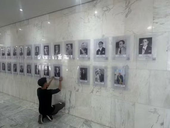 Após reclamação de Lula, Planalto atualiza galeria de ex-presidentes com