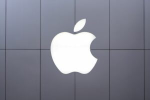 Apple se alia a Anthropic em projeto de IA para