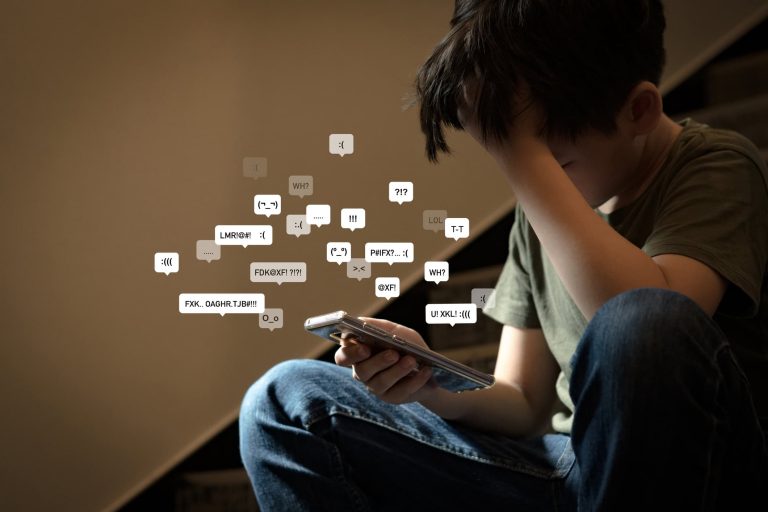 Apple vai apoiar lei de segurança infantil na internet nos