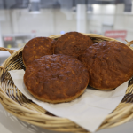 Arqueólogos desenterram pão de cinco mil anos e recriam receita