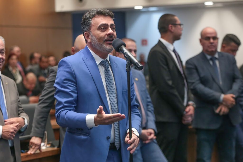 Bastidores da indicação de Pampolha revelam namoro do PDT com