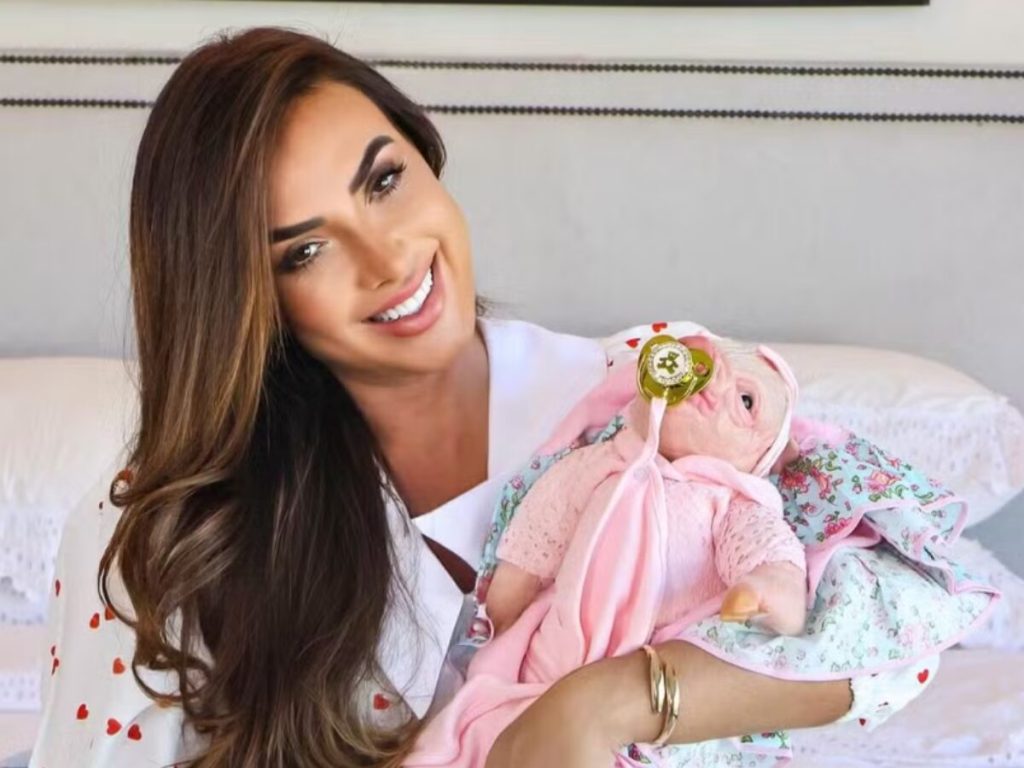 Bebês Reborn: a arte e emoção dos filhos de silicone