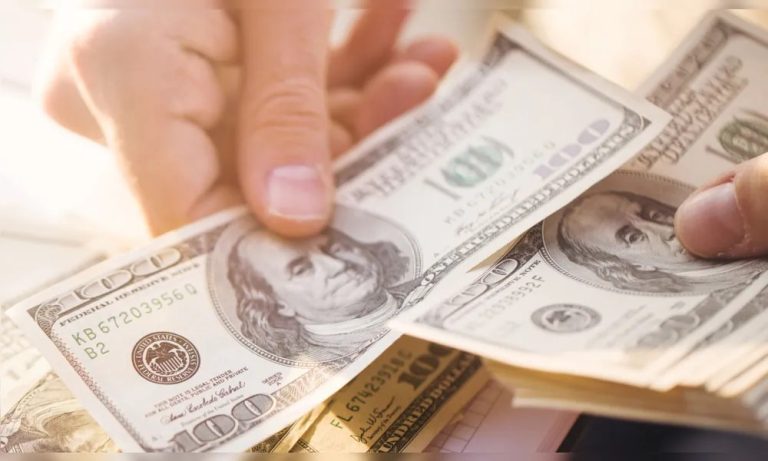 Bolsa bate novo recorde histórico e dólar atinge menor valor