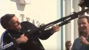 Bolsonaro critica fala de Jerônimo Rodrigues, mas já defendeu “fuzilar