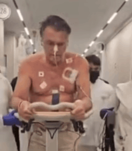 Bolsonaro segue internado, sem previsão de alta e intensifica fisioterapia