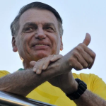 Bolsonaro sobre denúncia de golpe: “Não vou sair do Brasil.