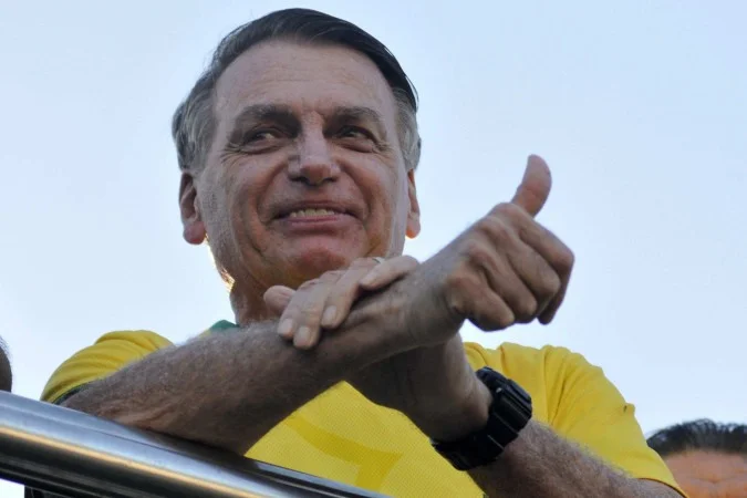 Bolsonaro sobre denúncia de golpe: “Não vou sair do Brasil.