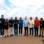 Brandão autoriza implantação da estrada da Praia de Itapéua com