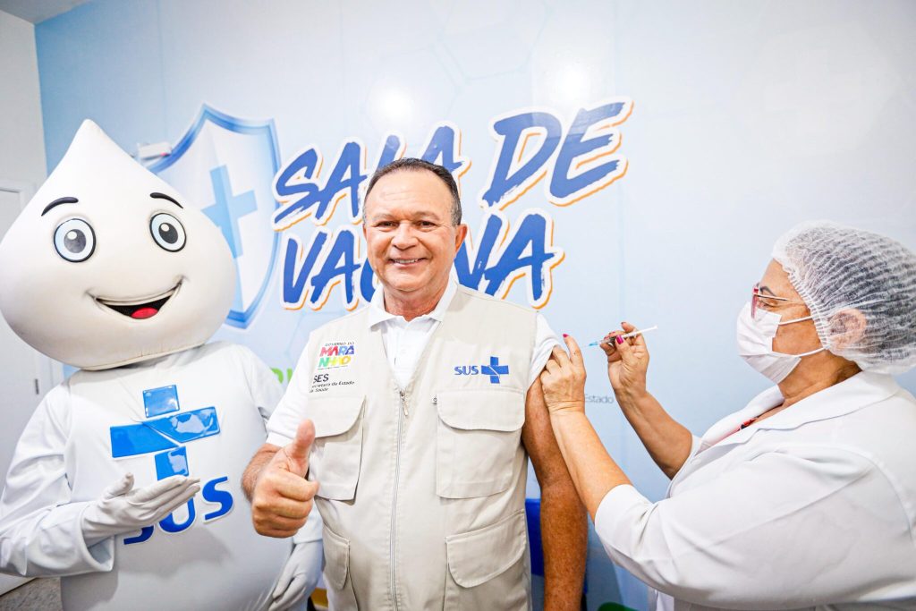 Brandão dá exemplo e reforça campanha de vacinação no Maranhão