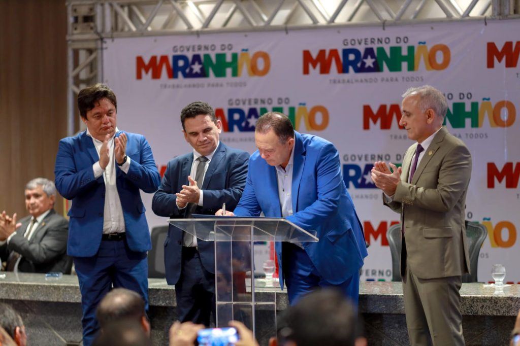 Brandão empossa novos profissionais da Polícia Civil