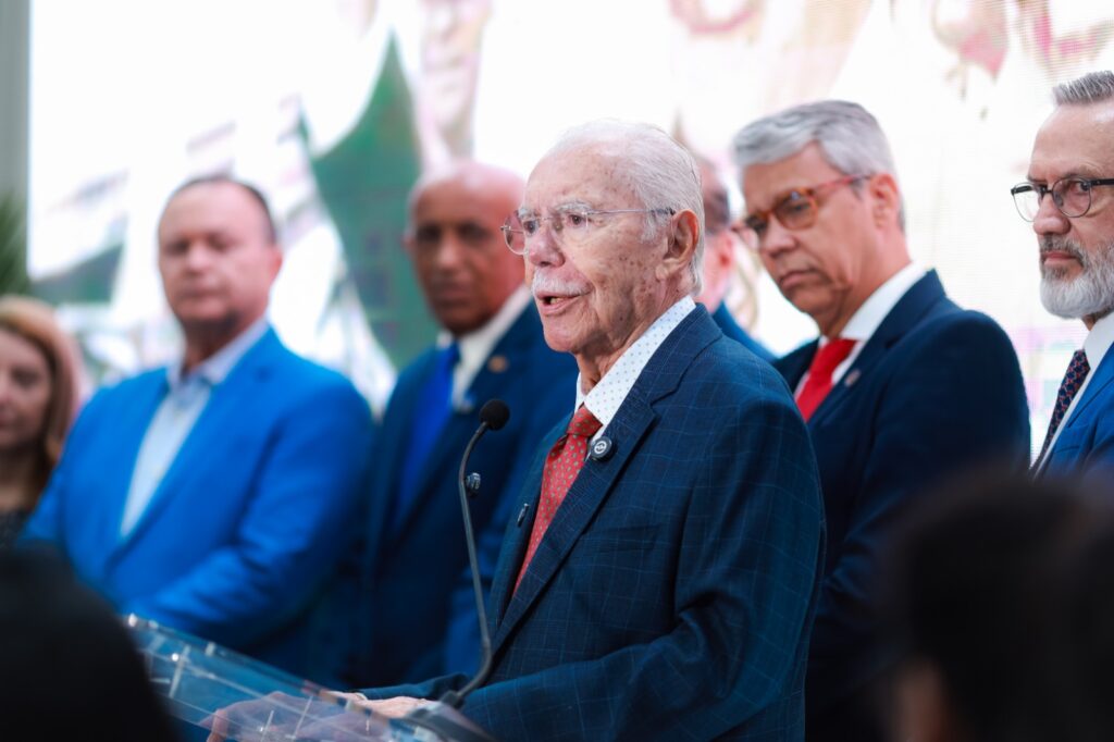 Brandão prestigia evento da Fiema em homenagem ao ex-presidente José