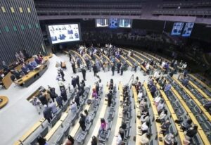 Câmara já discute aumento de deputados para evitar perda de