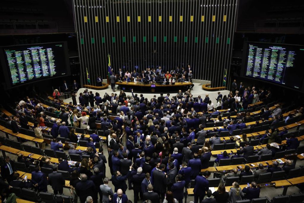 Câmara quer retomar PEC contra decisões monocráticas do STF após