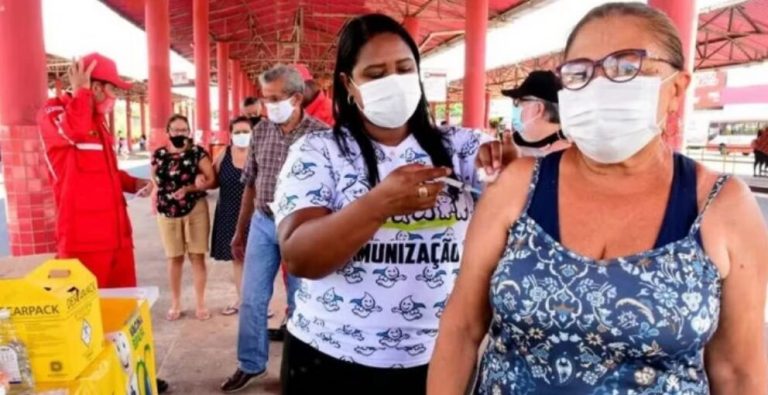 Campanha de vacinação contra gripe começa nos terminais de integração