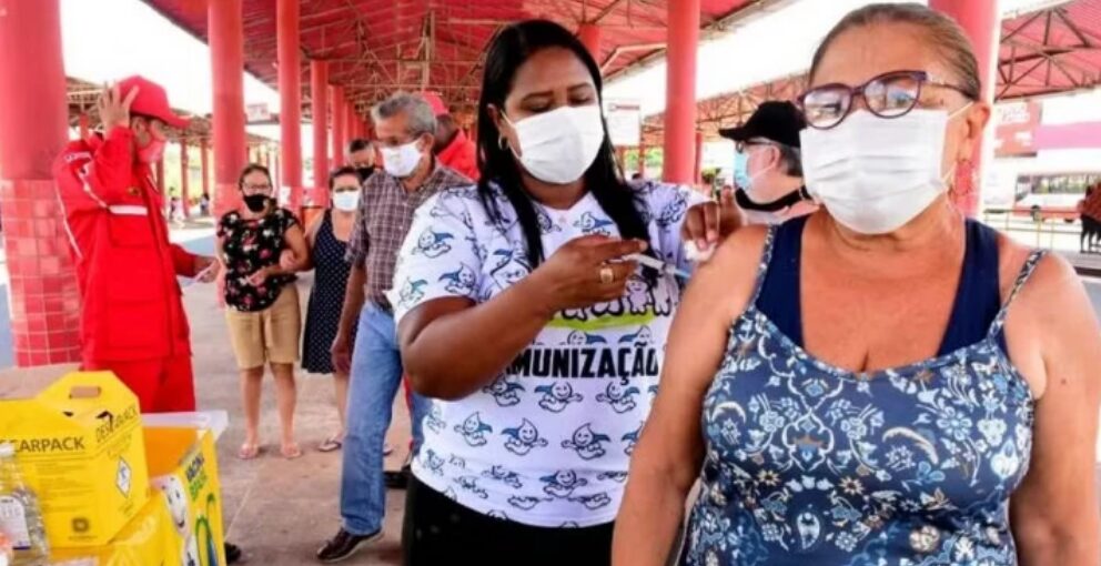 Campanha de vacinação contra gripe começa nos terminais de integração
