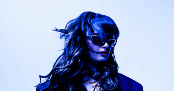 Carolina Deslandes edita hoje um álbum “completamente diferente” de tudo
