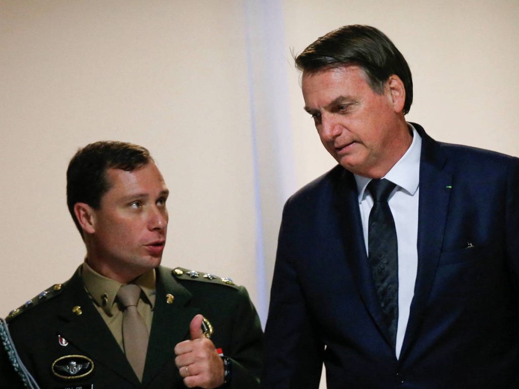 Celular de Mauro Cid revela “PowerPoint do golpe” e outros