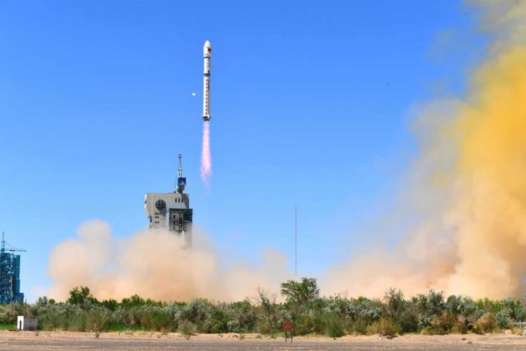 China lança primeiros satélites de seu supercomputador espacial