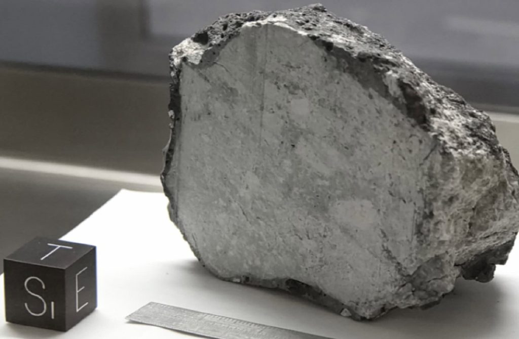 Cientistas podem ter resolvido o mistério das rochas lunares magnéticas