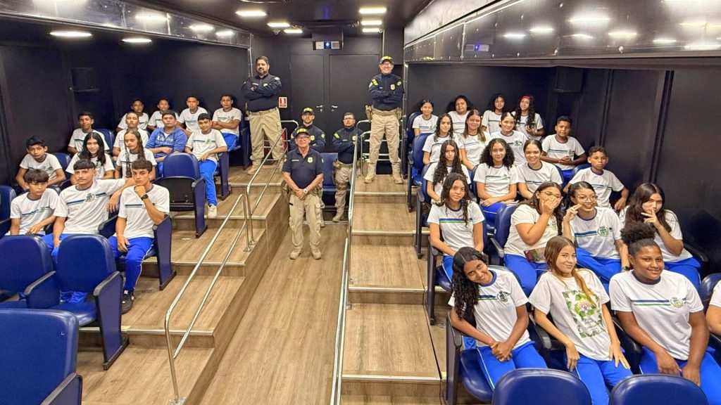 Cinema Rodoviário da PRF leva educação para o trânsito a