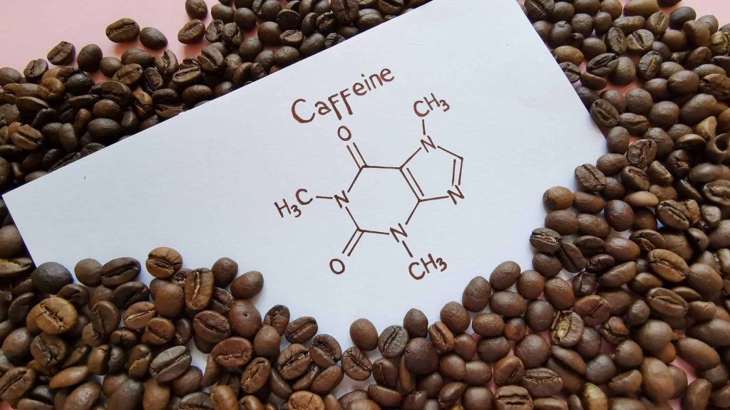 Como a cafeína afeta o sono? Ciência investiga o impacto