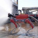 Conheça o cão-robô que combate incêndios junto com os bombeiros