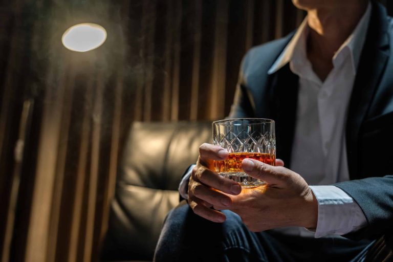 Consumo de álcool pode causar demência, revela estudo brasileiro