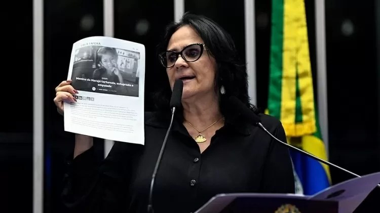Damares Alves explorou fake news para beneficiar igrejas evangélicas de